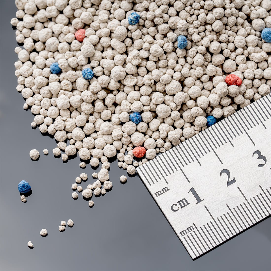 Bentonitowy żwirek dla kota 25 L zbrylający o zapachu lawendowym - obrazek 2